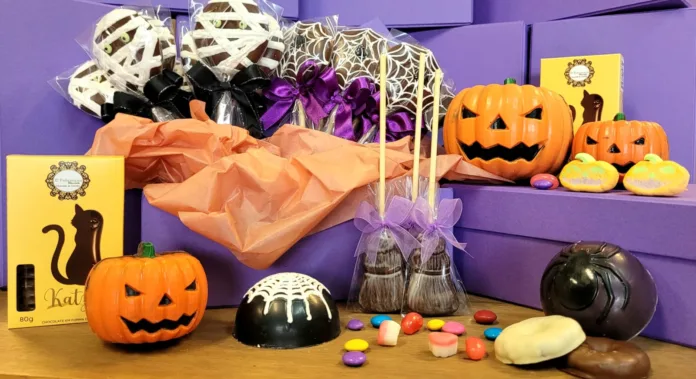 Chocolateria de Curitiba elabora guloseimas em novos formatos para a Festa de Halloween