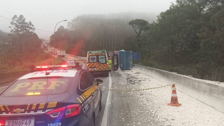 Motorista de caminhão morre após ser jogado para fora do veículo em acidente