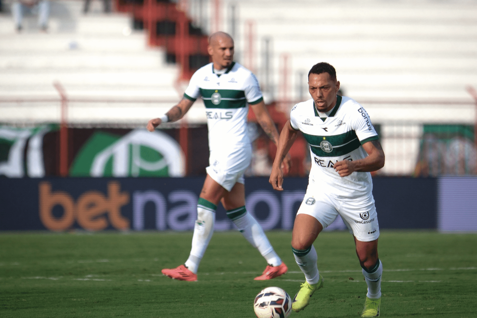 Empatados sem gols: Atlético-GO e Coritiba firmam jogo duro e não saem do zero pela Série B