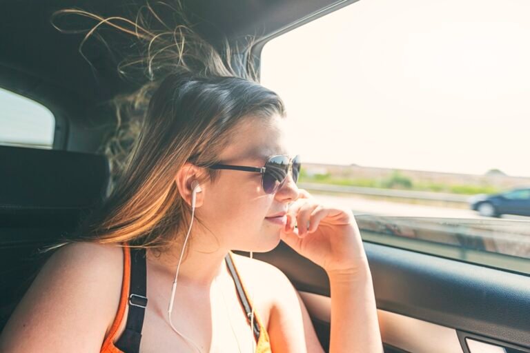 Música pode aliviar enjoo durante viagens de carro