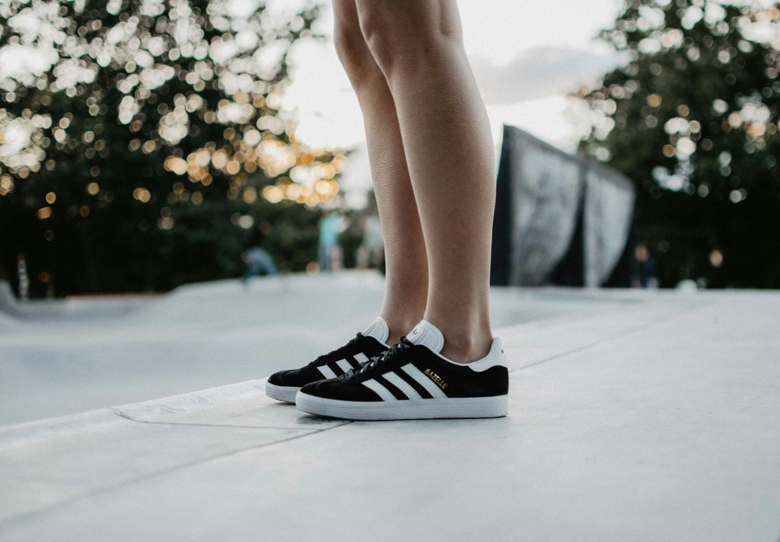 10 cuidados na compra de tênis Adidas online sem erro