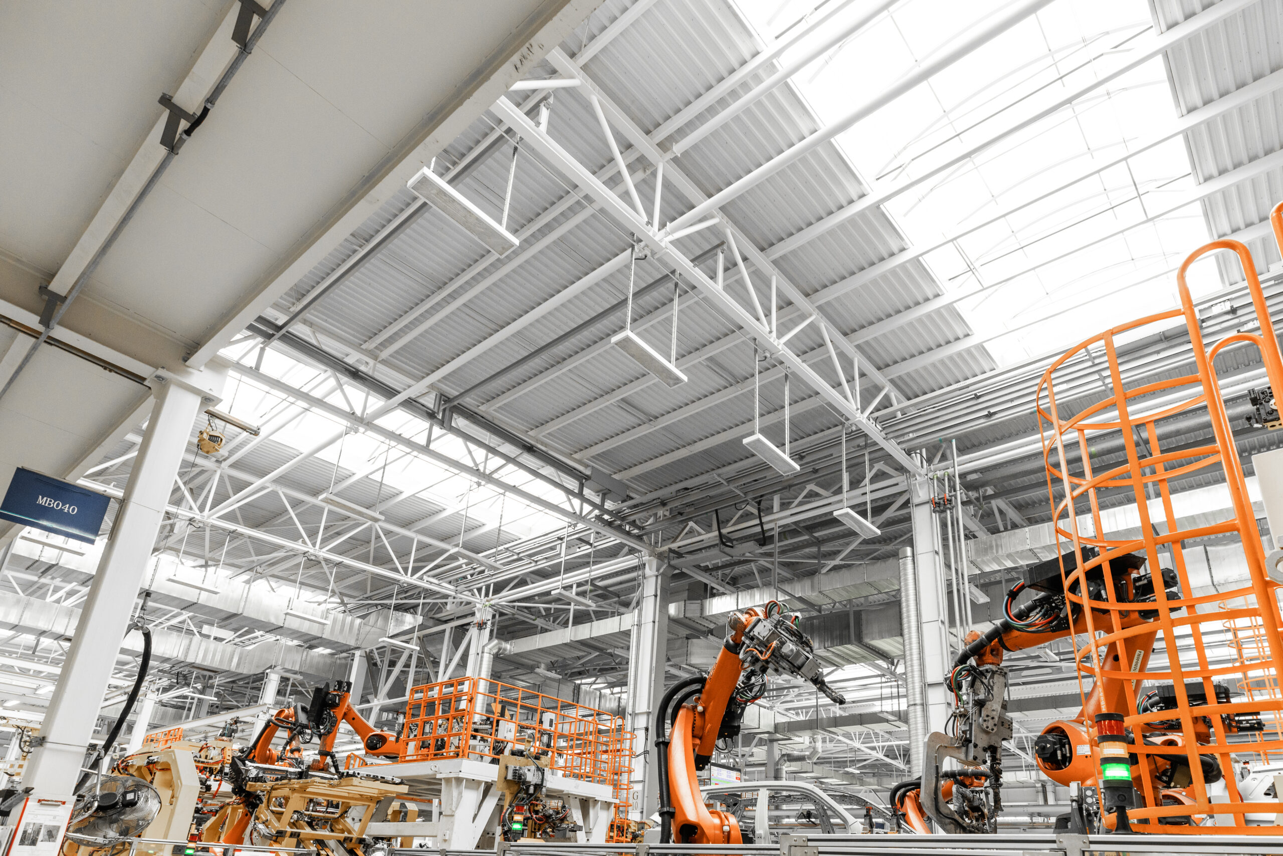 Como planejar coberturas industriais com eficiência térmica e estrutural