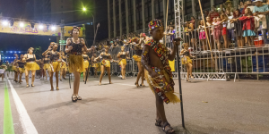 Imperatriz da Liberdade inicia desfile dedicado a Oxóssi