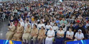 Carnaval de fé reúne milhares em Curitiba com programação religiosa