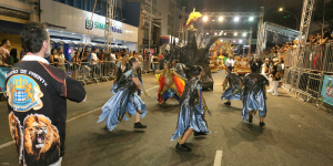 Bloco asiático exalta diversidade cultural no Carnaval 2026 de Curitiba