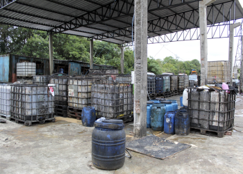 Ação da Prefeitura combate fabricação irregular de óleos em Curitiba