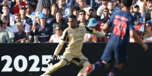 John, ex-Botafogo, é chamado para amistosos após lesão de Ederson