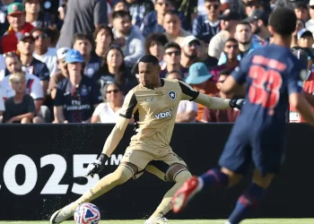 John, ex-Botafogo, é chamado para amistosos após lesão de Ederson