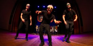 Grupo Embrulha Pra Viagem traz humor afiado ao Teatro Guaíra