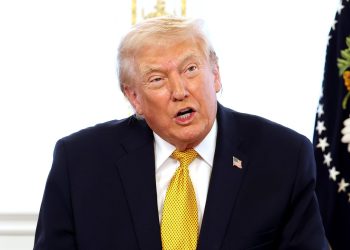 Trump interrompe reuniões com Irã até que assassinatos cessem