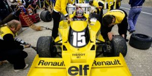 Jean-Pierre Jabouille's Renault RS01 undergoes a tyre change and checks.