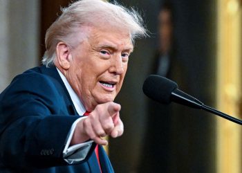 Trump sugere que tarifas poderiam substituir impostos de renda