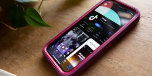 TikTok signed a deal to sell its US assets to a group of American investors, its CEO said in a memo