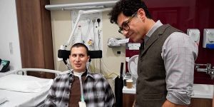 estudante britânico paralítico controla computador com pensamentos usando o neuralink de musk