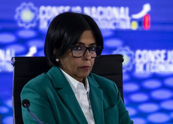 m colorida da vice-presidente Delcy Rodríguez