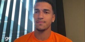 Kauã Elias explica saída do Fluminense e diz que pediu para usar camisa 9