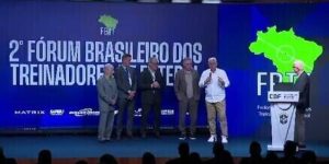 Mano Menezes critica declarações de Leão e Oswaldo