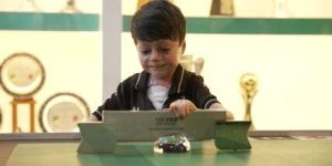 Vascaíno Gui recebe prêmio da FIFA vencido em 2024