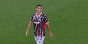 Fábio celebra indicação ao The Best após vitória do Fluminense