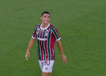 Fábio celebra indicação ao The Best após vitória do Fluminense