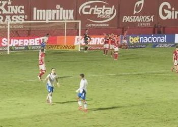 Os gols do empate entre Vila Nova e Avaí por 2 a 2
