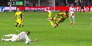 Aos 28 min do 2º tempo - cartão amarelo de Zé Ivaldo do Santos contra o Mirassol