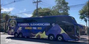 MG chegando para treino no Paraguai