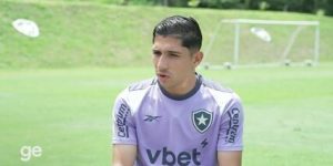 Botafogo apresenta nova camisa inspirada nos anos 90