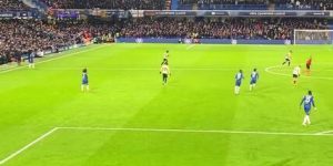 Torcedores do Chelsea provocam Yamal: "Você é só um Estêvão piorado"