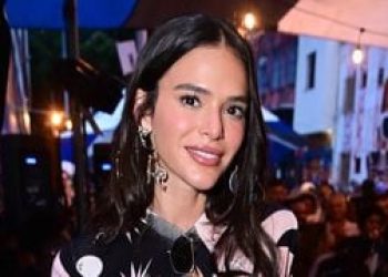 Como é a mansão de Bruna Marquezine em Orlando por dentro? Imóvel tem árvore de Natal temática, decoração elegante, além de quarto minimalista e confortável