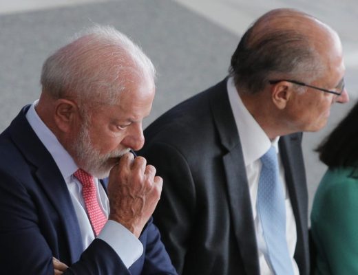 PT se divide, e PSB luta pela permanência de Alckmin na vice