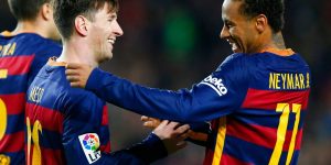 O presente especial de Neymar Jr. para Lionel Messi encanta fãs