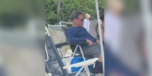 m colorida do ministro André Mendonça, na praia de Jurerê