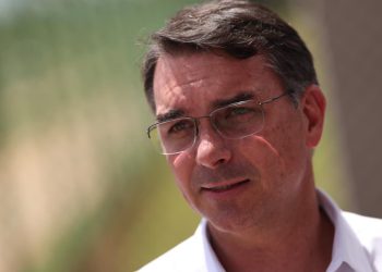 Flavio Bolsonaro comenta resultados da pesquisa Genial/Quaest