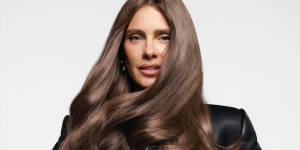 Carolina Dieckmann surpreende com novo cabelo castanho iluminado