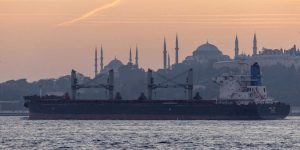 Conflito no Mar Negro: Ataques Russos e Danos em Odessa