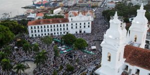 Círio de Nazaré reúne milhões de fiéis em Belém