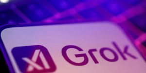 Mãe de filho de Elon Musk processa empresa de IA por imagens deepfake de Grok