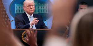 O presidente dos EUA, Donald Trump, durante coletiva de imprensa em 6 de abril d