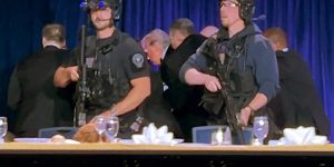 2026-04-26t043810z-338018300-rc2kwkamvoos-rtrmadp-3-usa-trump-dinner-4