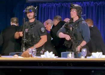 2026-04-26t043810z-338018300-rc2kwkamvoos-rtrmadp-3-usa-trump-dinner-4