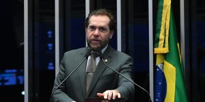 Plínio Valério sugere limites de mandato para ministros do STF