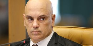 m colorida mostra o ministro Alexandre de Moraes, do STF