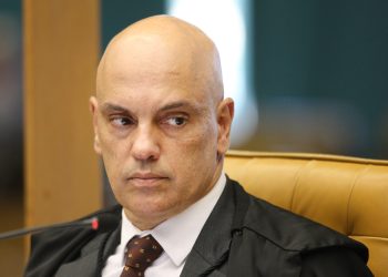 m colorida mostra o ministro Alexandre de Moraes, do STF