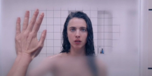 Cores de roupa das pessoas ansiosas: descubra os três tons preferidos