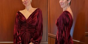 Natasha Dantas brilha no Emmy Internacional 2025 com vestido de veludo vinho
