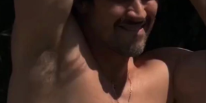 Rômulo Estrela exibe corpo malhado em treino e agita a internet