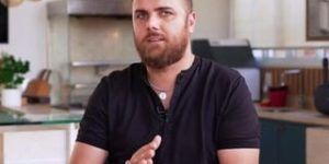 Zé Neto surge em momentos constrangedores no palco, revela arrependimento e web reage