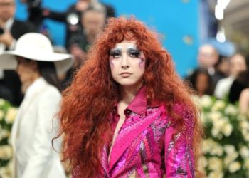 Chappell Roan rompe com agência de talentos após revelações sobre Epstein