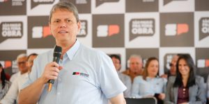 Tarcísio de Freitas na entrega da Estrada dos Porretes